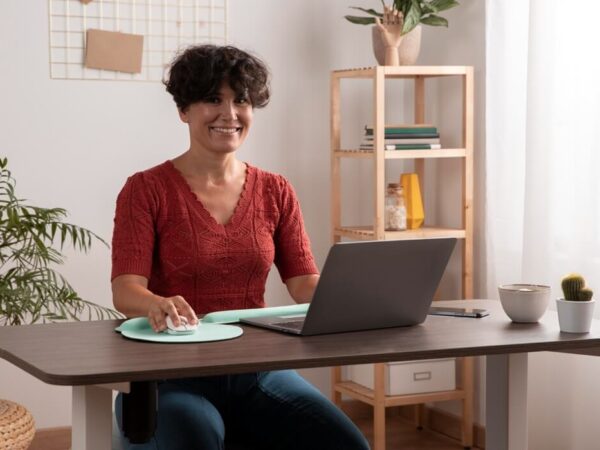 Best Gifts for People Who Work From Home​ in the U.S.