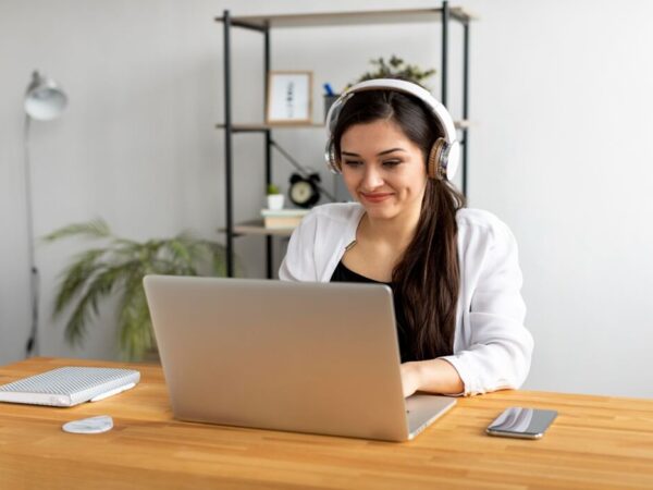 Best Remote Jobs for Freshers to Start Their Career in 2025